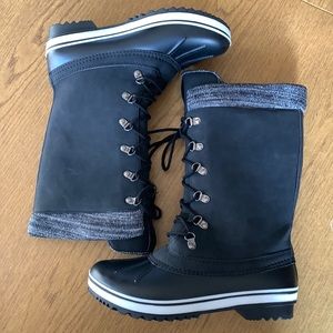 Black winter boots
